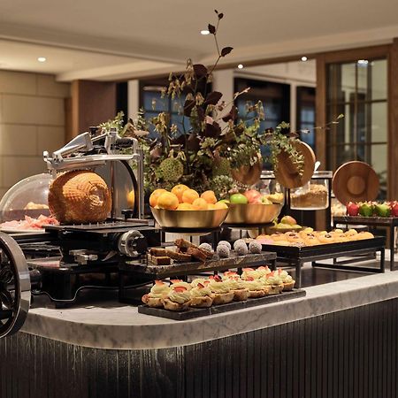 Hilton Melbourne Little Queen Street Kültér fotó A buffet at a hotel