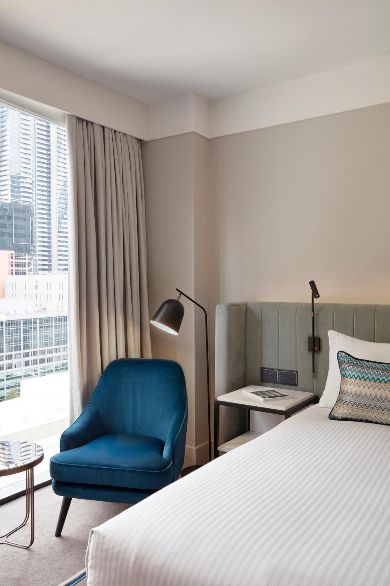 Hilton Melbourne Little Queen Street Kültér fotó A room at the hotel