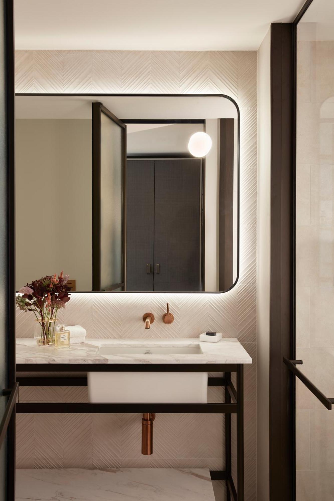 Hilton Melbourne Little Queen Street Kültér fotó Bathroom