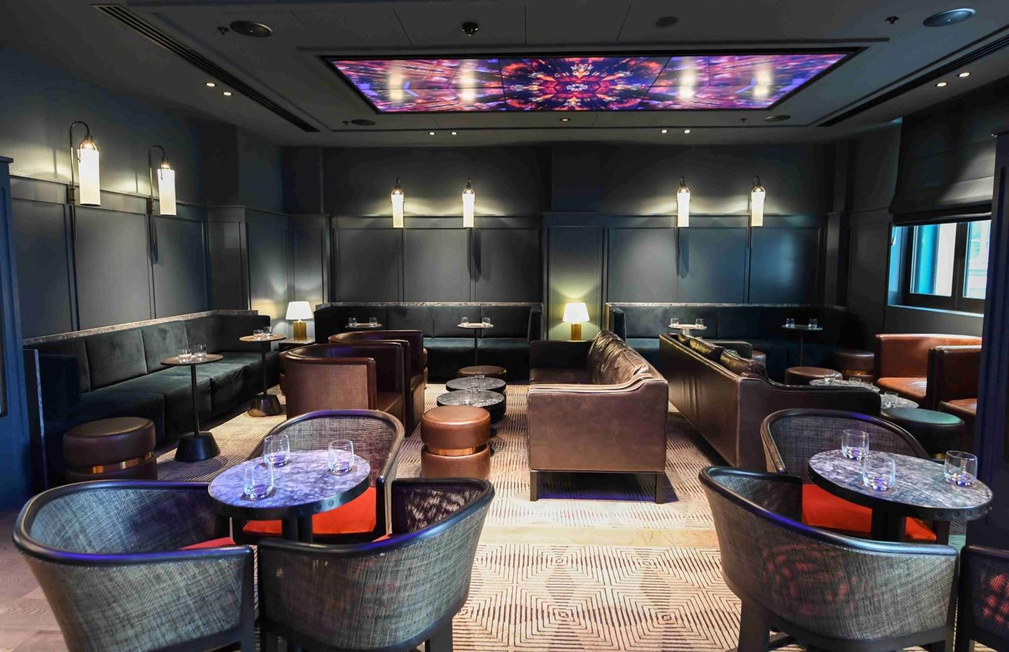 Hilton Melbourne Little Queen Street Kültér fotó The interior of the lounge